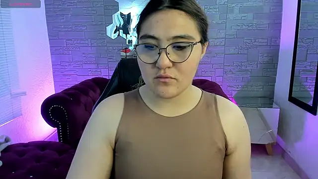 Snapshot of conniejames_m chatting on 10-27-25, 12:42 conniejames m online show from 10-27-25, 12:42