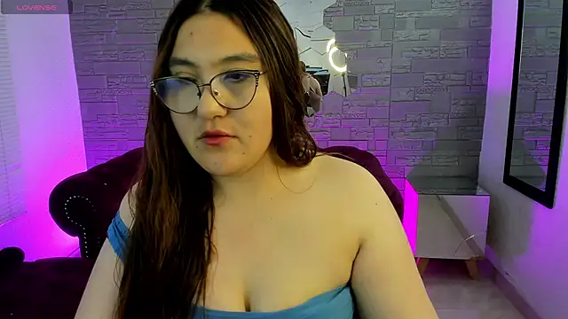 Snapshot of conniejames_m chatting on 10-29-25, 12:18 conniejames m online show from 10-29-25, 12:18