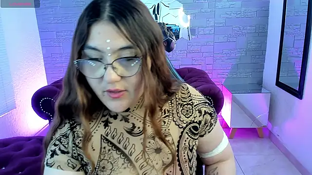 Snapshot of conniejames_m chatting on 10-31-25, 12:50 conniejames m online show from 10-31-25, 12:50