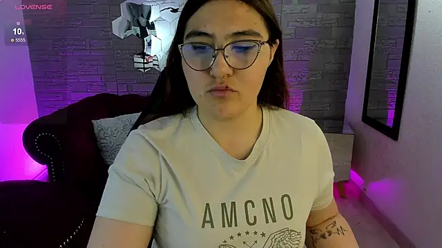 Snapshot of conniejames_m chatting on 11-17-25, 12:22 conniejames m online show from 11-17-25, 12:22