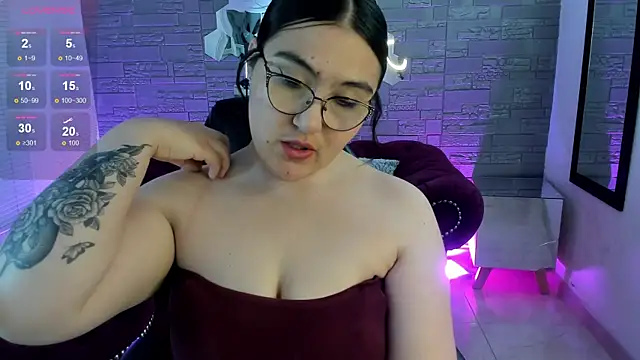 Snapshot of conniejames_m chatting on 11-19-25, 12:38 conniejames m online show from 11-19-25, 12:38