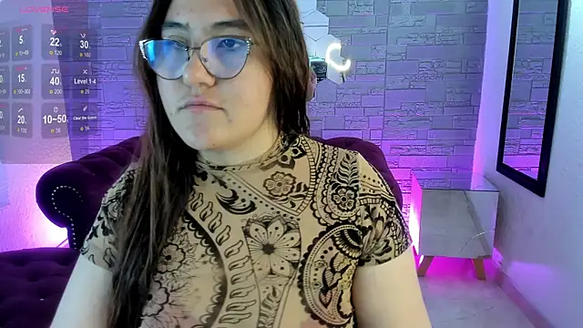 Snapshot of conniejames_m chatting on 11-20-25, 12:27 conniejames m online show from 11-20-25, 12:27