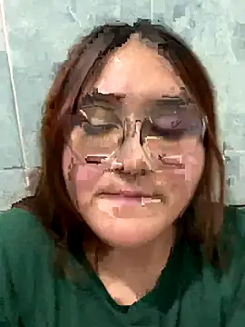 Snapshot of conniejames_m chatting on 11-21-25, 02:32 conniejames m online show from 11-21-25, 02:32