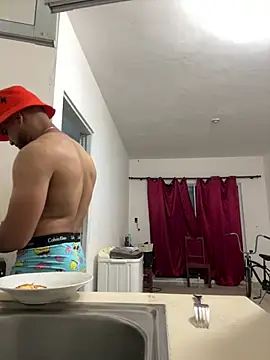 Snapshot of luismanuel_1998 chatting on 03-03-26, 03:12 luismanuel 1998 online show from 03-03-26, 03:12