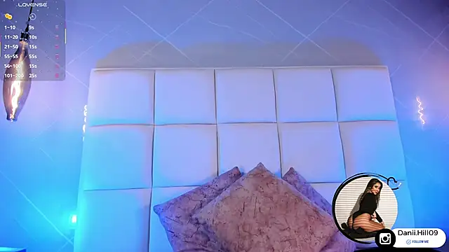 danii hill  online show from 11-11-25, 04:34