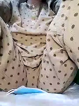 Snapshot of Mie610 chatting on 01-08-25, 10:16 Mie610 online show from 01-08-25, 10:16