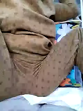 Snapshot of Mie610 chatting on 01-11-25, 01:43 Mie610 online show from 01-11-25, 01:43