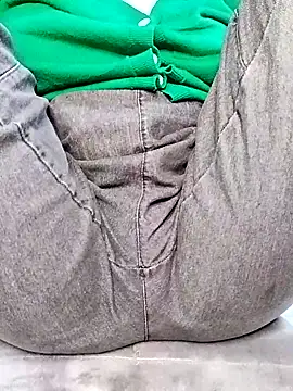 Snapshot of Mie610 chatting on 02-18-25, 02:59 Mie610 online show from 02-18-25, 02:59