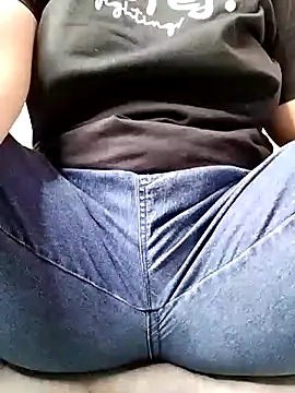 Snapshot of Mie610 chatting on 10-15-25, 12:22 Mie610 online show from 10-15-25, 12:22