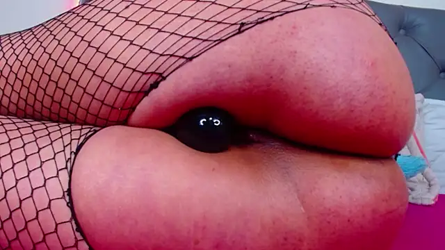 Snapshot of mia_xx1 chatting on 12-06-24, 07:32 mia xx1 online show from 12-06-24, 07:32