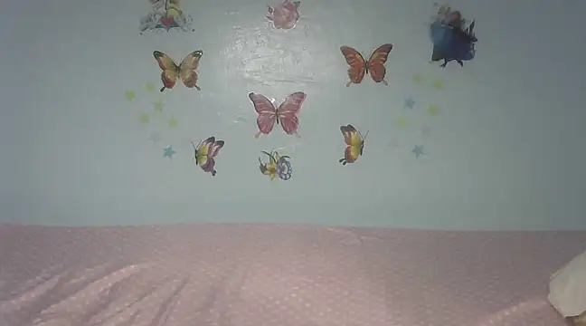 Snapshot of laetitia_ chatting on 02-28-25, 08:28 laetitia online show from 02-28-25, 08:28