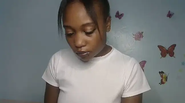 Snapshot of laetitia_ chatting on 03-06-25, 01:46 laetitia online show from 03-06-25, 01:46