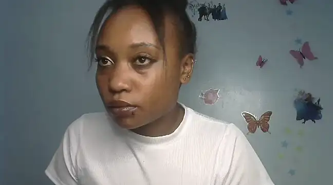 Snapshot of laetitia_ chatting on 03-06-25, 08:27 laetitia online show from 03-06-25, 08:27