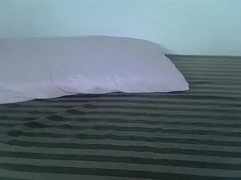 Snapshot of laetitia_ chatting on 10-12-25, 10:58 laetitia online show from 10-12-25, 10:58