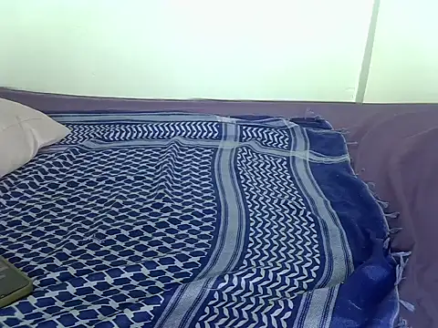 Snapshot of laetitia_ chatting on 10-22-25, 12:38 laetitia online show from 10-22-25, 12:38