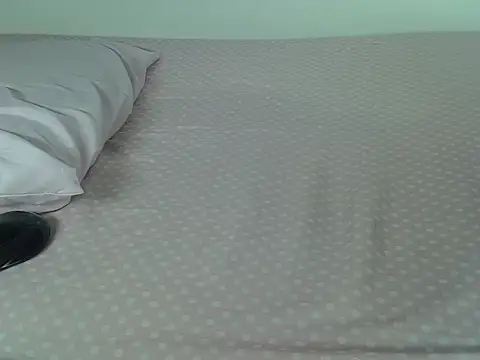 Snapshot of laetitia_ chatting on 10-23-25, 02:27 laetitia online show from 10-23-25, 02:27