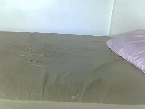 Snapshot of laetitia_ chatting on 11-29-25, 02:42 laetitia online show from 11-29-25, 02:42