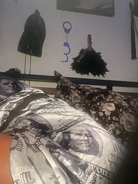 CUMQUEEN-XXX69 online show from 11-17-25, 11:10