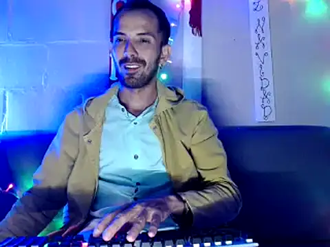 Tomas Tylor online show from 12-24-24, 02:54