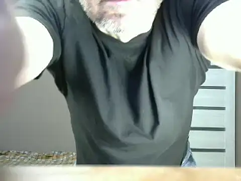 Snapshot of HarrySnake chatting on 01-10-25, 12:15 HarrySnake online show from 01-10-25, 12:15