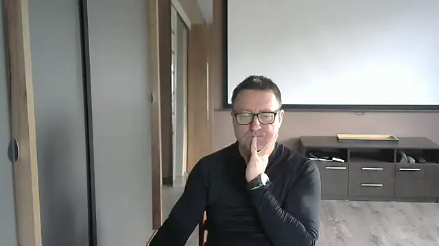 Snapshot of HarrySnake chatting on 10-11-25, 06:45 HarrySnake online show from 10-11-25, 06:45