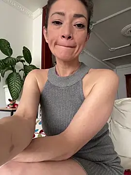 Snapshot of Yulia_sx chatting on 12-14-25, 07:51 Yulia sx online show from 12-14-25, 07:51