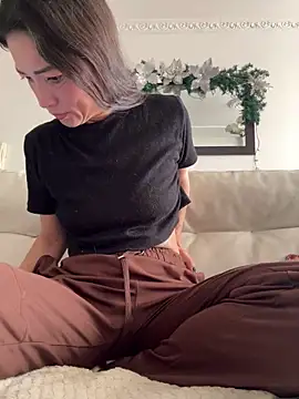 Snapshot of Yulia_sx chatting on 12-19-25, 09:00 Yulia sx online show from 12-19-25, 09:00