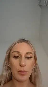 Liana Lou online show from 01-19-25, 01:44