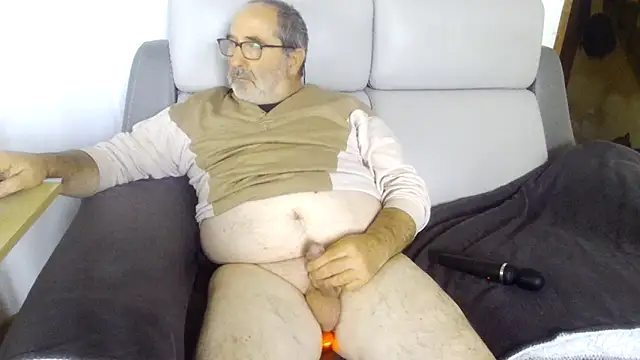 Snapshot of gillou1234 chatting on 09-24-25, 04:10 gillou1234 online show from 09-24-25, 04:10