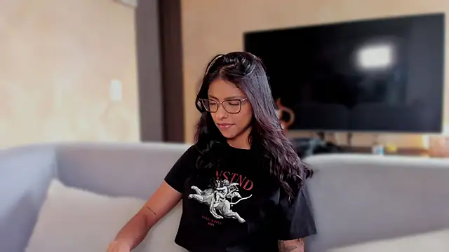 Snapshot of mariana_lopez1 chatting on 09-18-25, 08:33 mariana lopez1 online show from 09-18-25, 08:33