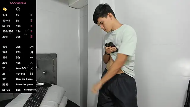 Jacobb Lee online show from 12-13-24, 01:37