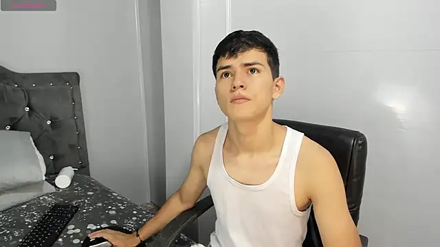 Jacobb Lee online show from 12-15-24, 06:26