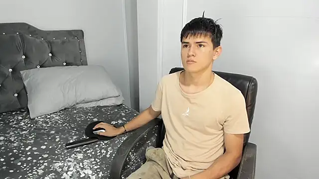 Jacobb Lee online show from 12-23-24, 04:17