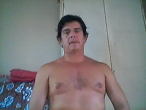 Snapshot of Marobronco chatting on 05-15-26, 02:02 Marobronco online show from 05-15-26, 02:02