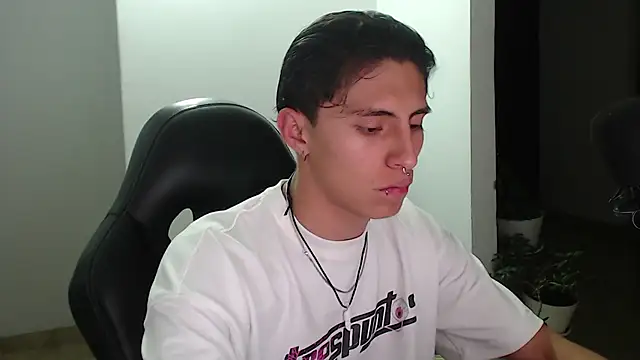 Snapshot of jay_dimarco2 chatting on 09-22-25, 02:02 jay dimarco2 online show from 09-22-25, 02:02