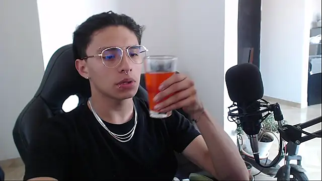 Snapshot of jay_dimarco2 chatting on 12-14-25, 06:56 jay dimarco2 online show from 12-14-25, 06:56