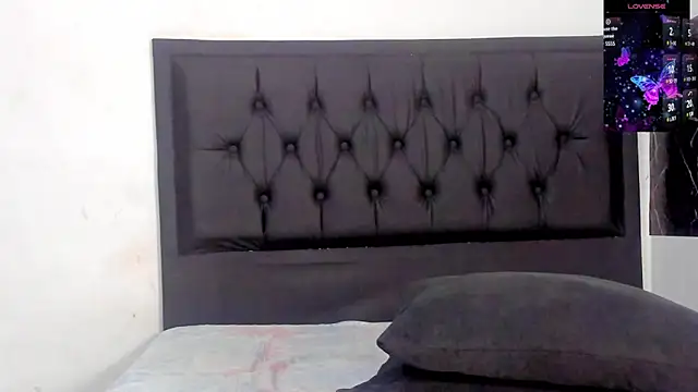 Snapshot of kriixtybrown chatting on 02-22-25, 09:48 kriixtybrown online show from 02-22-25, 09:48