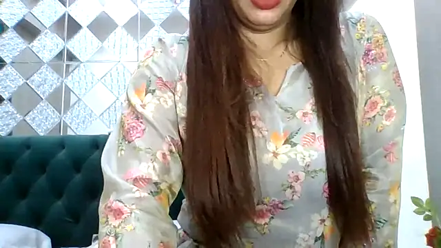 Snapshot of sparkling_queen chatting on 09-29-25, 08:46 sparkling queen online show from 09-29-25, 08:46