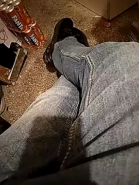 Snapshot of A_man_in_public chatting on 10-12-25, 12:26 A man in public online show from 10-12-25, 12:26