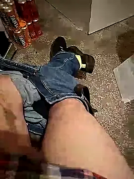 Snapshot of A_man_in_public chatting on 11-20-25, 09:47 A man in public online show from 11-20-25, 09:47