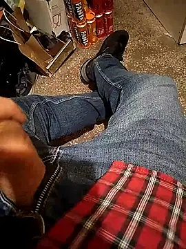 Snapshot of A_man_in_public chatting on 11-27-25, 08:22 A man in public online show from 11-27-25, 08:22