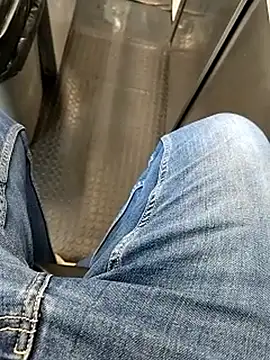 Snapshot of A_man_in_public chatting on 01-18-26, 09:46 A man in public online show from 01-18-26, 09:46