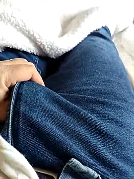 A man in public online show from 04-14-26, 12:00