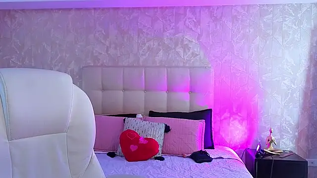 cute hollywood online show from 04-20-26, 12:30