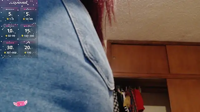 Snapshot of EmaGw chatting on 11-10-25, 10:42 EmaGw online show from 11-10-25, 10:42