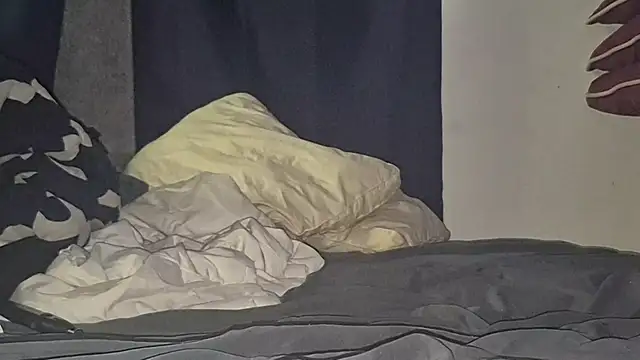 Snapshot of suzyswallowsxxx704 chatting on 11-15-25, 06:59 suzyswallowsxxx704 online show from 11-15-25, 06:59