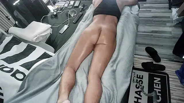 Snapshot of only1po chatting on 12-15-25, 07:51 only1po online show from 12-15-25, 07:51