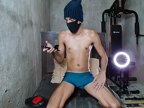 skinnyboy1000 online show from 10-29-25, 05:58