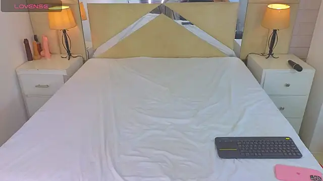 Tiphani walker  online show from 09-27-25, 12:15