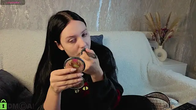 Snapshot of Kvetachka chatting on 11-05-25, 01:16 Kvetachka online show from 11-05-25, 01:16